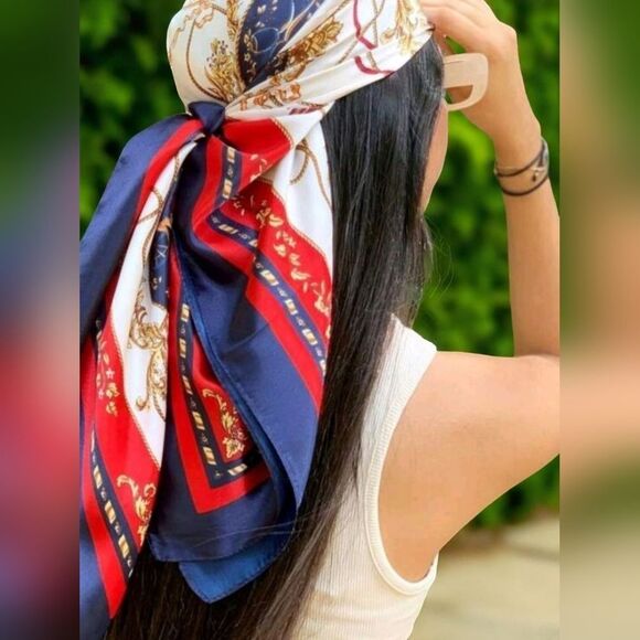 New "American Vintage" Elegant Baroque Carriage Ornate Silky Scarf - Picture 2 of 12